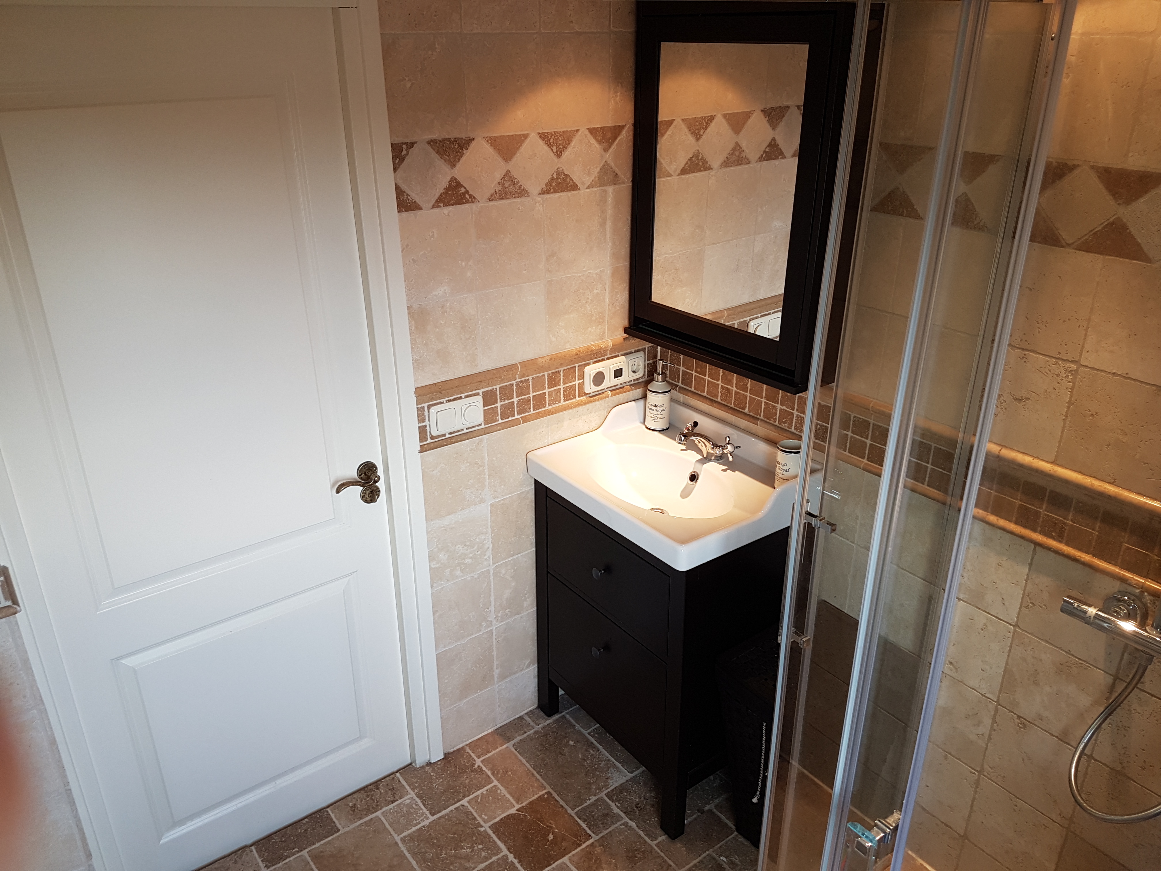 Badkamer boven – te koop: kreitsberg 4 en 6 zeeland